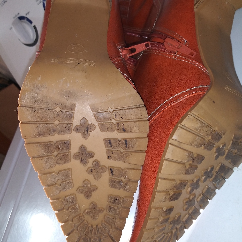 Boots - Picture 2 of 7